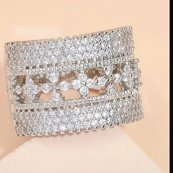 💍🎉 Luxurious Princess Multilayer Stacked Wide Face Ring - Bands with Zirconia - Picture 3 of 7